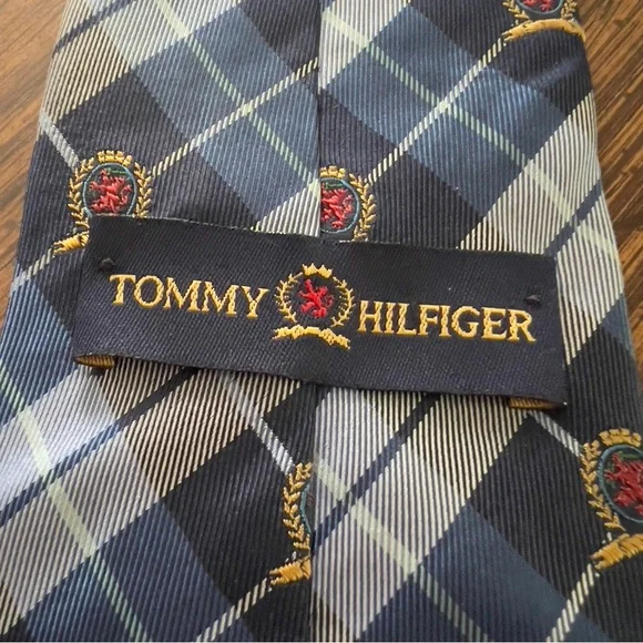 Tommy Hilfiger Italian Silk Necktie 58” - Picture 2 of 5
